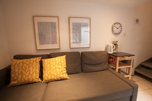 Economy Apartment, 1 Double Bed with Sofa bed, Non Smoking | Desk, iron/ironing board, free WiFi, bed sheets - King Square Gardens by Allô Housing (London)