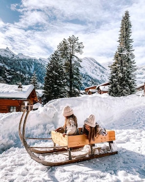 Kolam renang tertutup