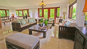 Vila, 1 Tempat Tidur King, Bebas Asap Rokok | Area keluarga | TV layar datar dan pemutar DVD