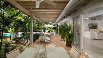 Vila, 1 cama King, para não fumantes | Terraço/pátio