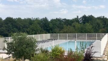 Seasonal outdoor pool, pool umbrellas, sun loungers