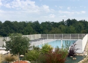 Seasonal outdoor pool, pool umbrellas, sun loungers - Lieu Dit Cruzel (Moissac)