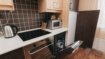 Luxury-Apartment, 1 Schlafzimmer, Küche | Eigene Küche | Großer Kühlschrank, Mikrowelle, Ofen, Herdplatte