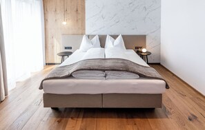 In-room safe, desk, free WiFi, bed sheets - Hotel Alpenrose  (Curon Venosta)