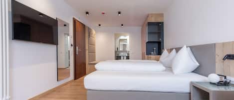 Deluxe Double Room | 1 bedroom, in-room safe, desk, free WiFi