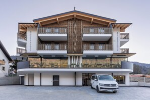 Front of property - Hotel Alpenrose  (Curon Venosta)