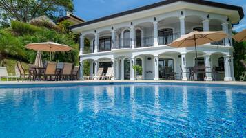 House (6 Bedrooms) | Front of property