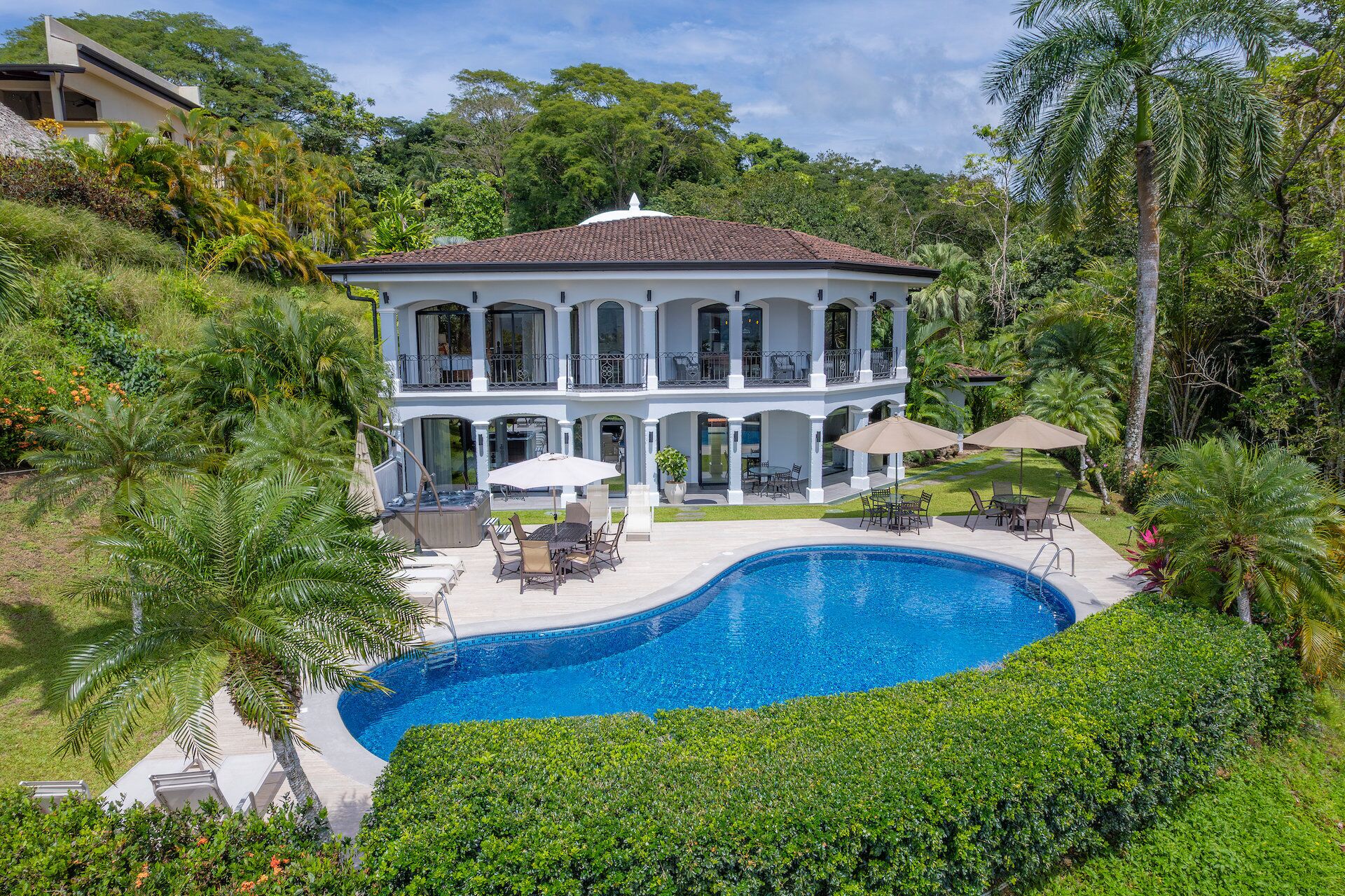 House (6 Bedrooms) | Interior