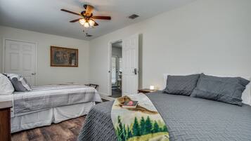 ํธ๋๋์
๋ ํ์ฐ์ค | 4 ๊ฐ์ ์นจ์ค, ๊ฐ๊ฐ ๋ค๋ฅธ ์คํ์ผ์ ์ธํ
๋ฆฌ์ด, ๊ฐ๊ฐ ๋ค๋ฅด๊ฒ ๊ฐ๊ตฌ ๋น์น, ๋ค๋ฆฌ๋ฏธ/๋ค๋ฆฌ๋ฏธํ