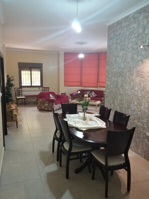 Daily local cuisine breakfast for a fee - Honey Guesthouse (Jezzine)