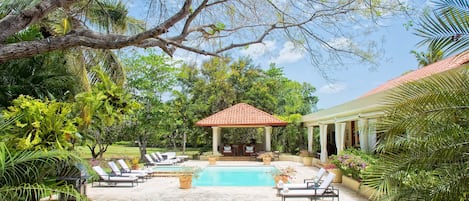 Piscine extérieure