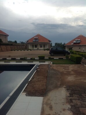 Outdoor pool - Akagera Resort and Country Club (Rwimbogo)