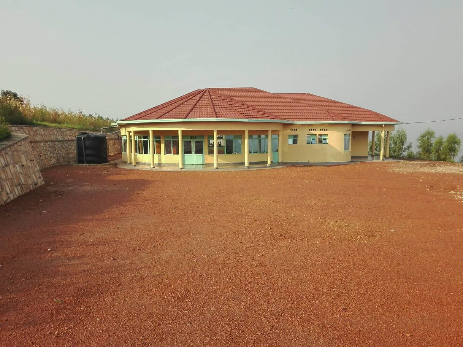 Breakfast, lunch and dinner served