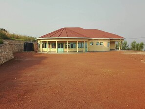 아침 식사, 점심 식사 및 저녁 식사 제공