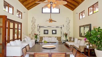 Villa, 1 King Bed, Non Smoking | In-room dining