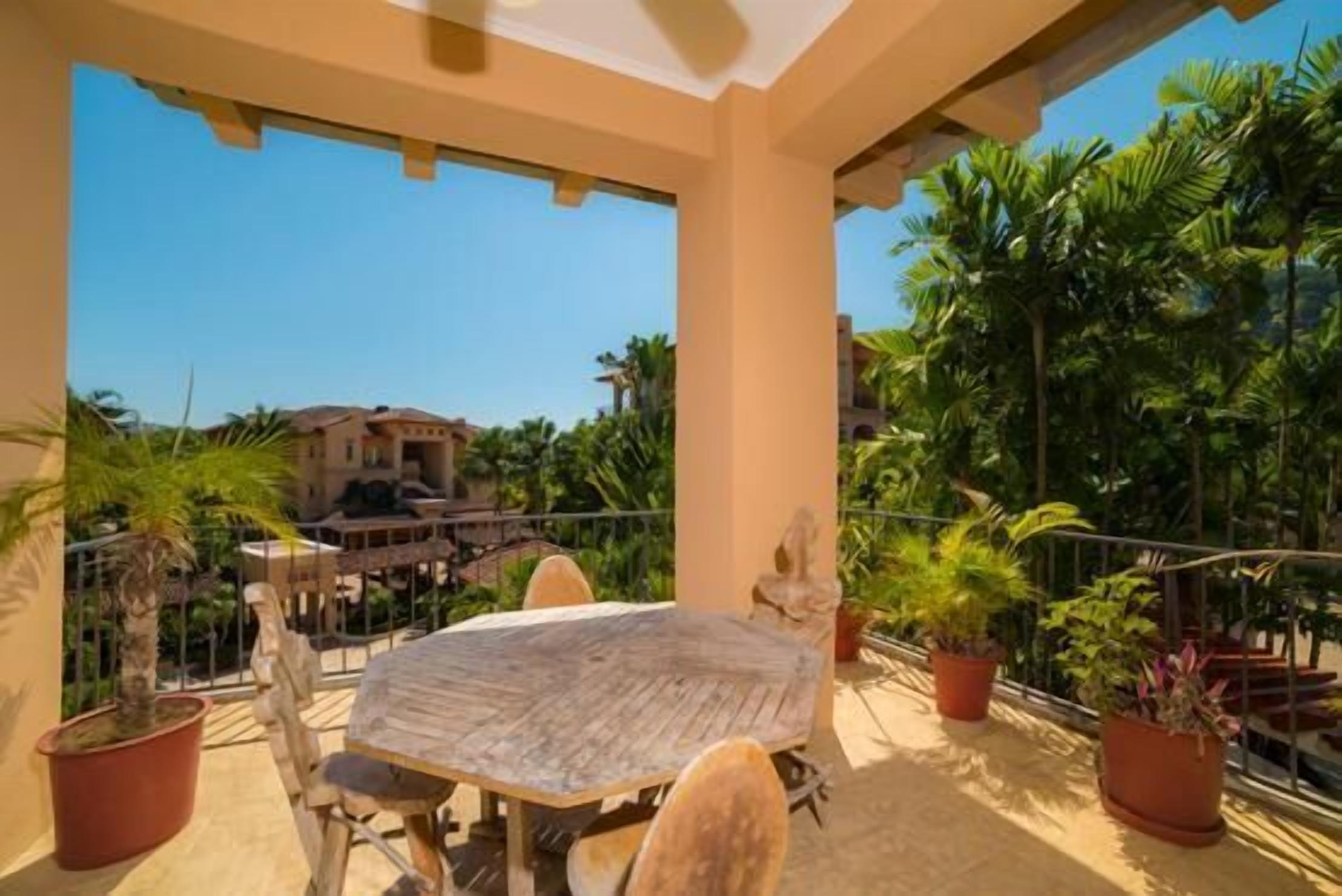 Condo, varias camas (Los Suenos Resort Bella Vista 2C) | Balcón