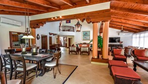 Villa, 1 King Bed, Non Smoking | In-room dining