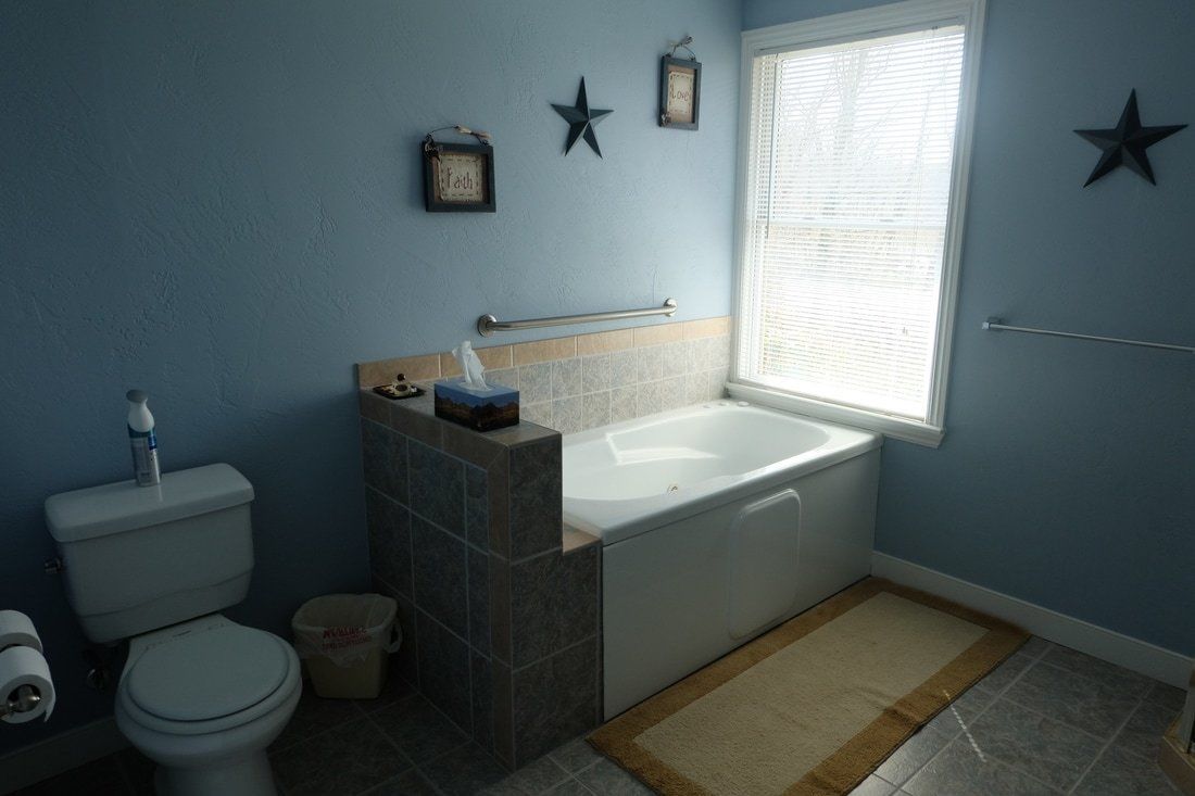Stoneware Room | Salle de bain | Serviettes fournies