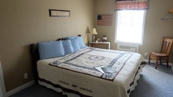 Stoneware Room | Individually decorated, individually furnished, free WiFi, bed sheets