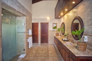 Villa, 1 King Bed, Non Smoking | Bathroom | Hair dryer, towels
