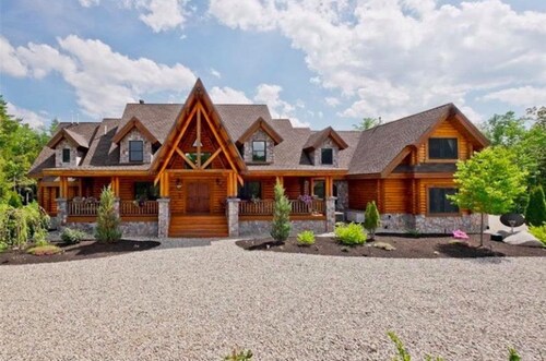 Luxury Lakefront Estate on 155 Acres -  Pickleball, Reunions & Weddings