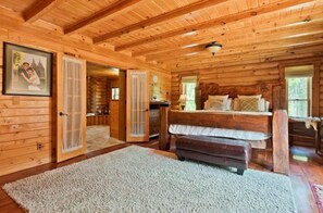 8 bedrooms, desk, iron/ironing board, free WiFi