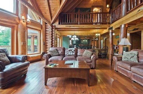 Luxury Lakefront Home On 155 Private Acres: Family Reunions, Weddings, Events