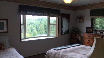 3 bedrooms, desk, iron/ironing board, free WiFi