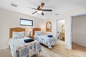 Unclassified image, 4 of 34, button - Waterfront Matlacha Condo w/ Patio & Pool Access (Matlacha)