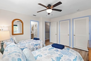 2 habitaciones, tabla de planchar con plancha, internet y ropa de cama