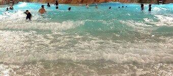 Tranquilla Villa. Bi Level Deck, HOT TUB, fire pit, grill, Movie & Game Rooms!