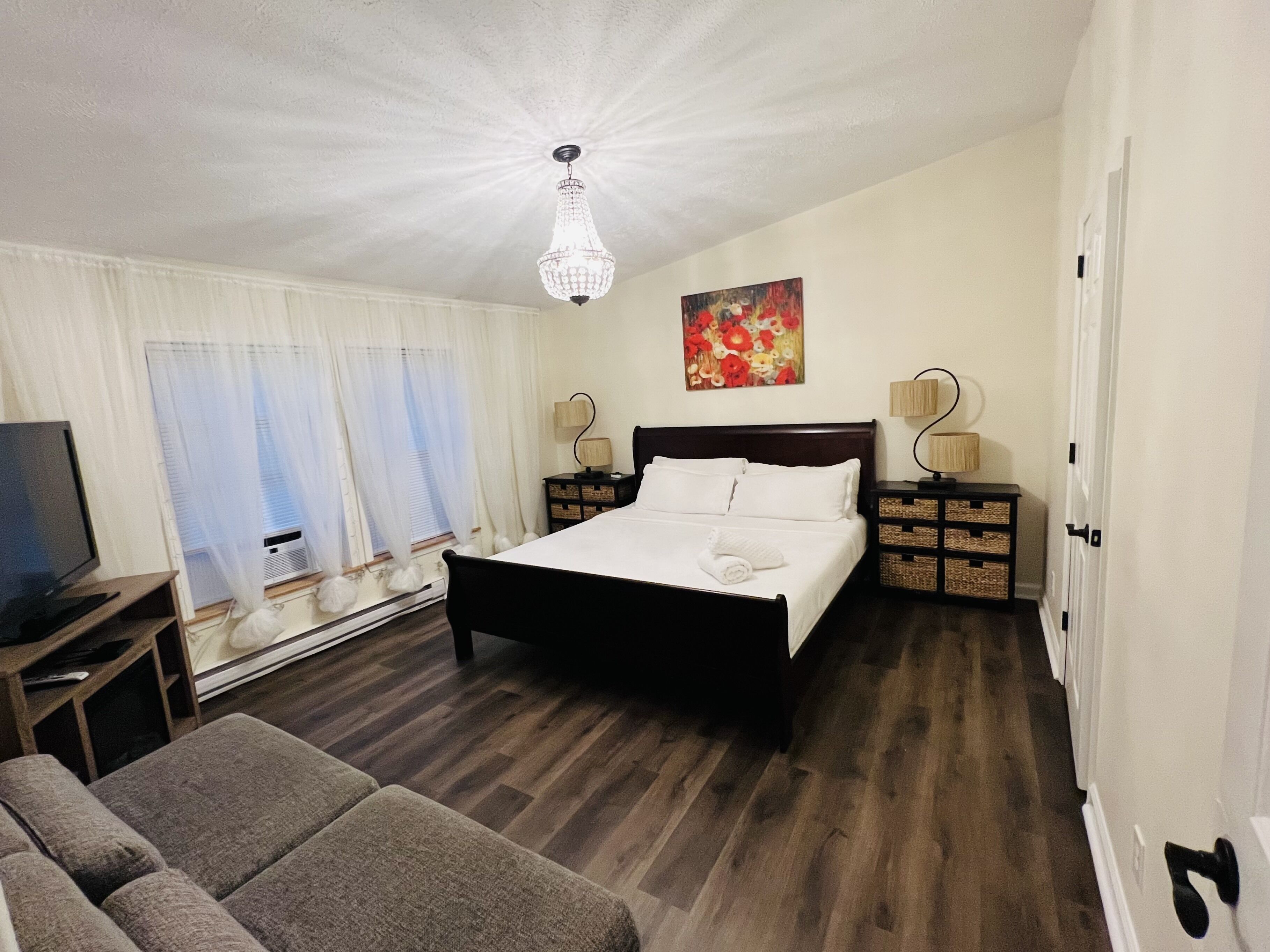 5 habitaciones, tabla de planchar con plancha y cuna de viaje 