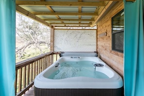 Bañera de hidromasaje al aire libre