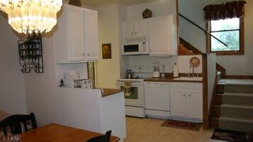 大型雪櫃/冰箱、微波爐、焗爐、爐具