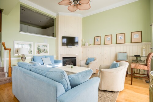 Former Model Home w/Pool. Well Behaved Pets Welcome! EV Charger in garage. 