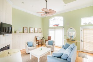 LCD-televisio, takka, videopelejä, DVD-soitin