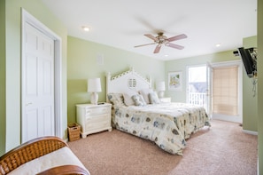 4 bedrooms, iron/ironing board, free WiFi, bed sheets