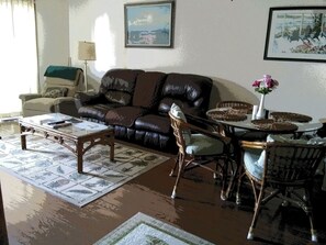 TV, DVD player, books, stereo