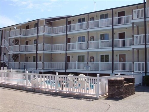Myrtle Beach/Surfside Ocean View -2bd/2ba- clean & comfortable