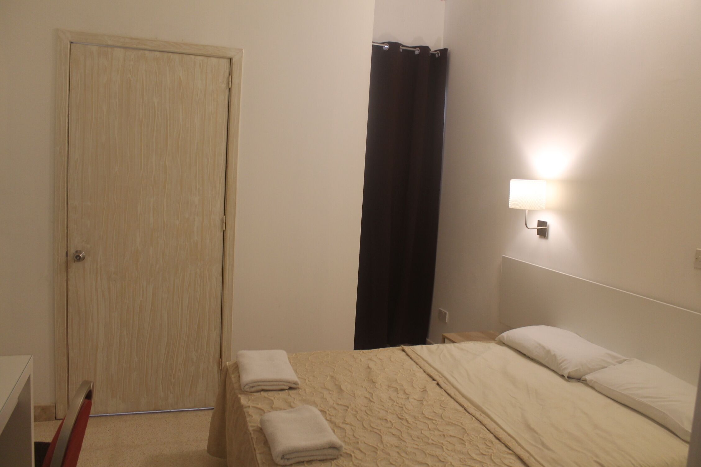 1 chambre, fer et planche à repasser, Wi-Fi gratuit, draps fournis