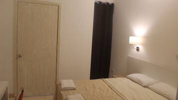 1 chambre, fer et planche Ă repasser, Wi-Fi gratuit, draps fournis