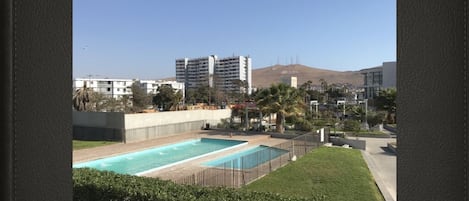 حمام سباحة
