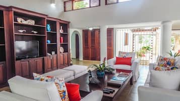 Villa, 1 kingsize bed, niet-roken | Woonkamer | Lcd-televisie en een dvd-speler