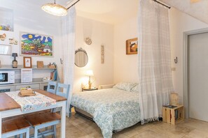 1 chambre, bureau, chambres insonorisées, fer et planche à repasser