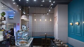 Daily continental breakfast (EUR 10 per person)