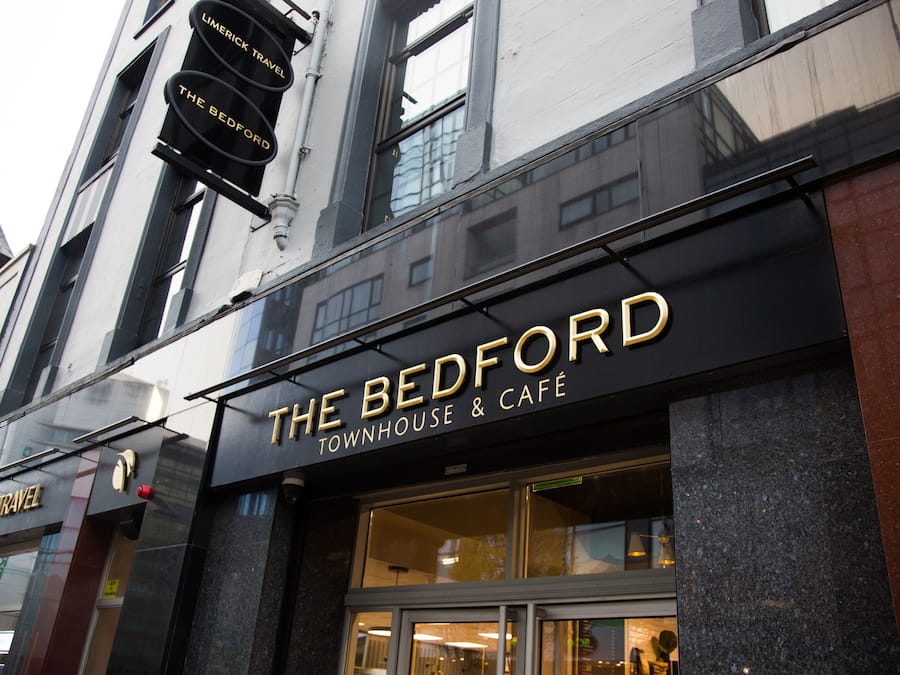 Pintu masuk properti