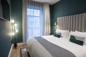 Chambre supĂ©rieure double ou avec lits jumeaux (Chic ) | Coffre-fort, bureau, rideaux dâobscurcissement, systĂšme dâinsonorisation