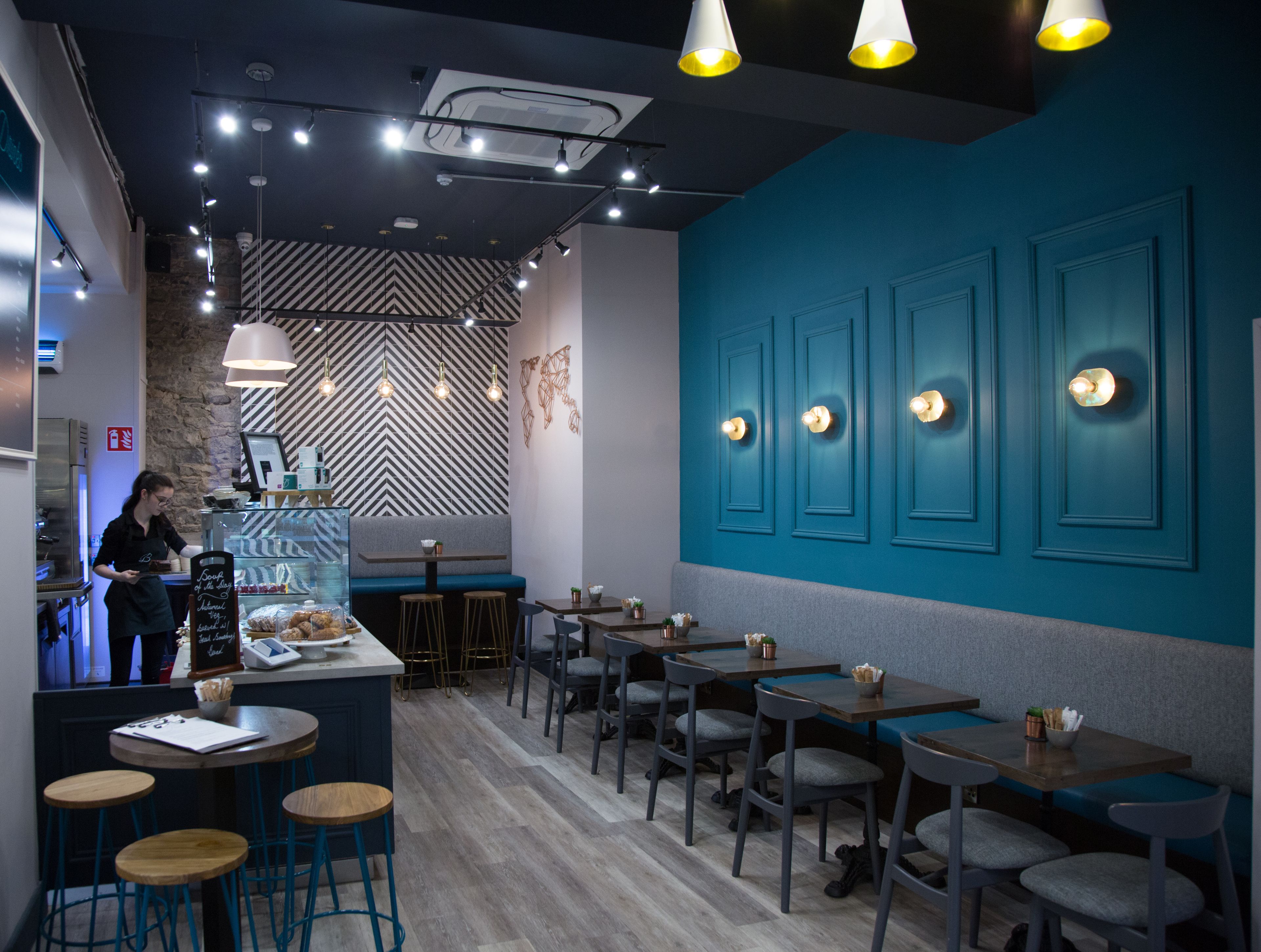 朝食 (コンチネンタル ブレックファスト)、毎日提供 (1 名様 10 EUR)