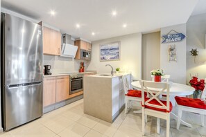 Refrigerador, microondas, horno, lavavajillas