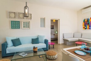 TV, DVD player, stereo - Villa with private pool and sea view located between Chania and Rethymnon, Lake Kournas (Patima)